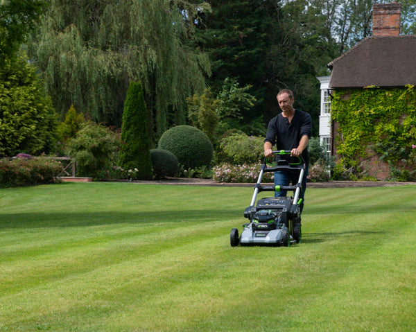 Rasenmäher EGO LM2230E-SP 55cm mit Radantrieb